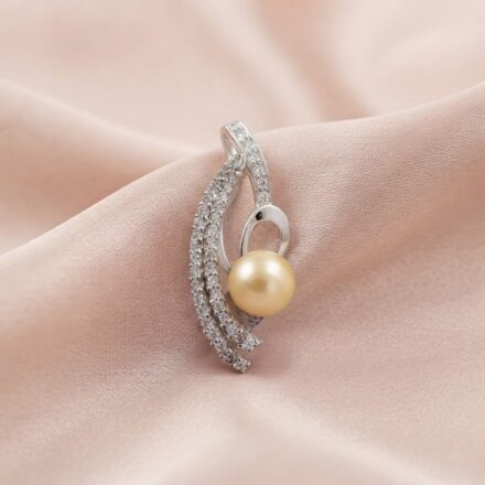 Beverley Pendant (S/Silver) + 1 Oyster Reveal