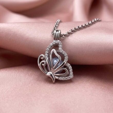 Skye Butterfly Cage Pendant (S/Silver) + 1 Oyster Reveal